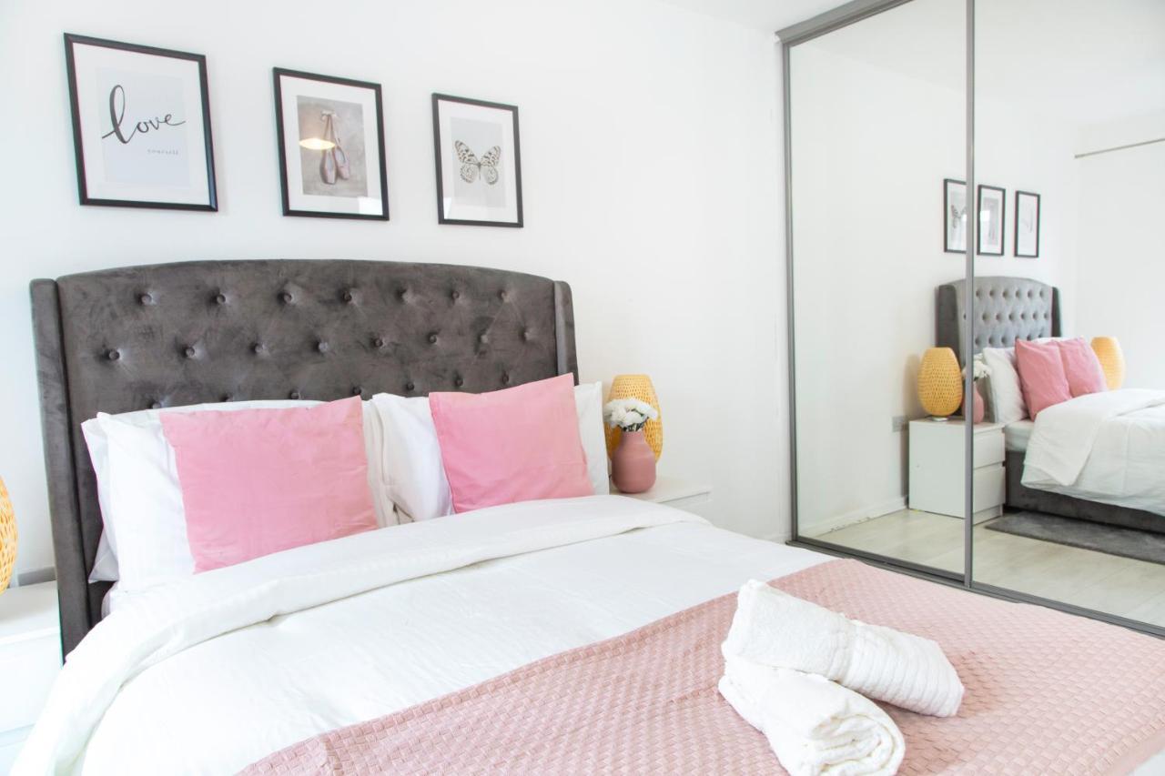 Cozy Townhouse In The Heart Of Greater Manchester Villa Eksteriør billede