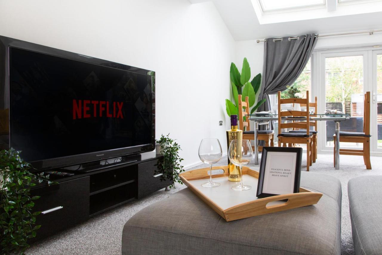 Cozy Townhouse In The Heart Of Greater Manchester Villa Eksteriør billede